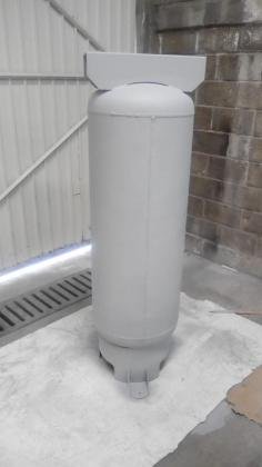 TANQUE NEUMATICO VERTICAL DE 235 LITROS