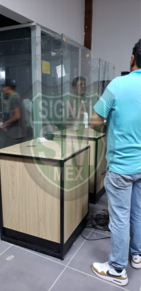MOBILIARIO DE OFICINA A DISEÑO MELAMINAS, MDF Y/O AGLOMERADOS REFUERZOS METÁLICOS
