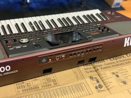 Korg PA1000 61 key arranger keyboard