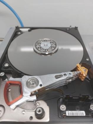 CLICKEA O HACE UN RUIDO EL DISCO DURO