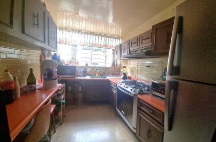 Casa con amplios espacios, jardín trasero y patio delantero en Col Avante