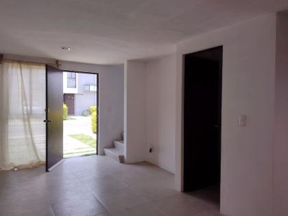 Casa en condominio seminueva con excelente distribución en Chalco