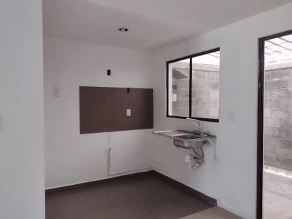 Casa en condominio seminueva con excelente distribución en Chalco