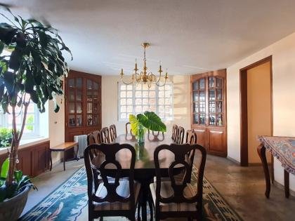 Hermosa casa iluminada, 3 rec/4 ba/ 3 gar y lindo jardín en Exclusivo Fracc
