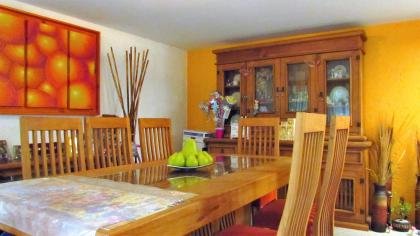 Linda casa iluminada, 3 rec, 2 ba, 2 gar, en Condominio, atrás de Prepa 1