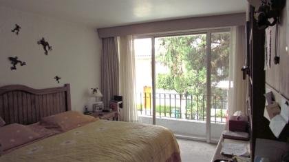 Linda casa iluminada, 3 rec, 2 ba, 2 gar, en Condominio, atrás de Prepa 1