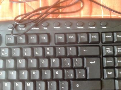 Teclado multimedia, compatible con Mac y Pc