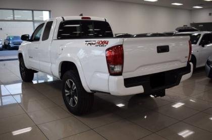 TOYOTA TACOMA 2017