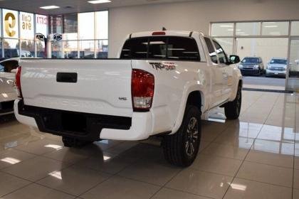 TOYOTA TACOMA 2017