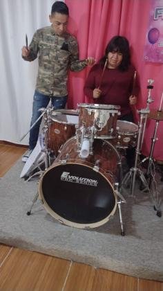 clases de guitarra  canto,teclado, para  musicos cristianos