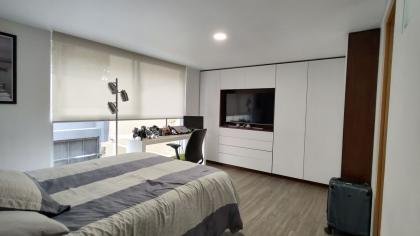 Linda Casa minimalista, excelentes espacios y ubicación frente a Parque