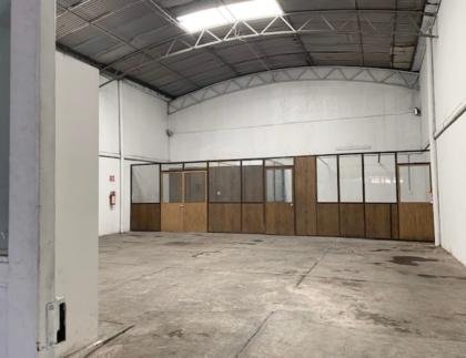 Centrica bodega con uso de suelo, a unos pasos de Eje 3 y Metro Atlalilco