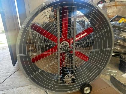CIRCULADOR DE AIRE PARA PISO TRANSMISIÓN POLEAS Y BANDAS