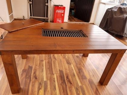 MESA PARA JARDIN O TERRAZA CON ASADOR
